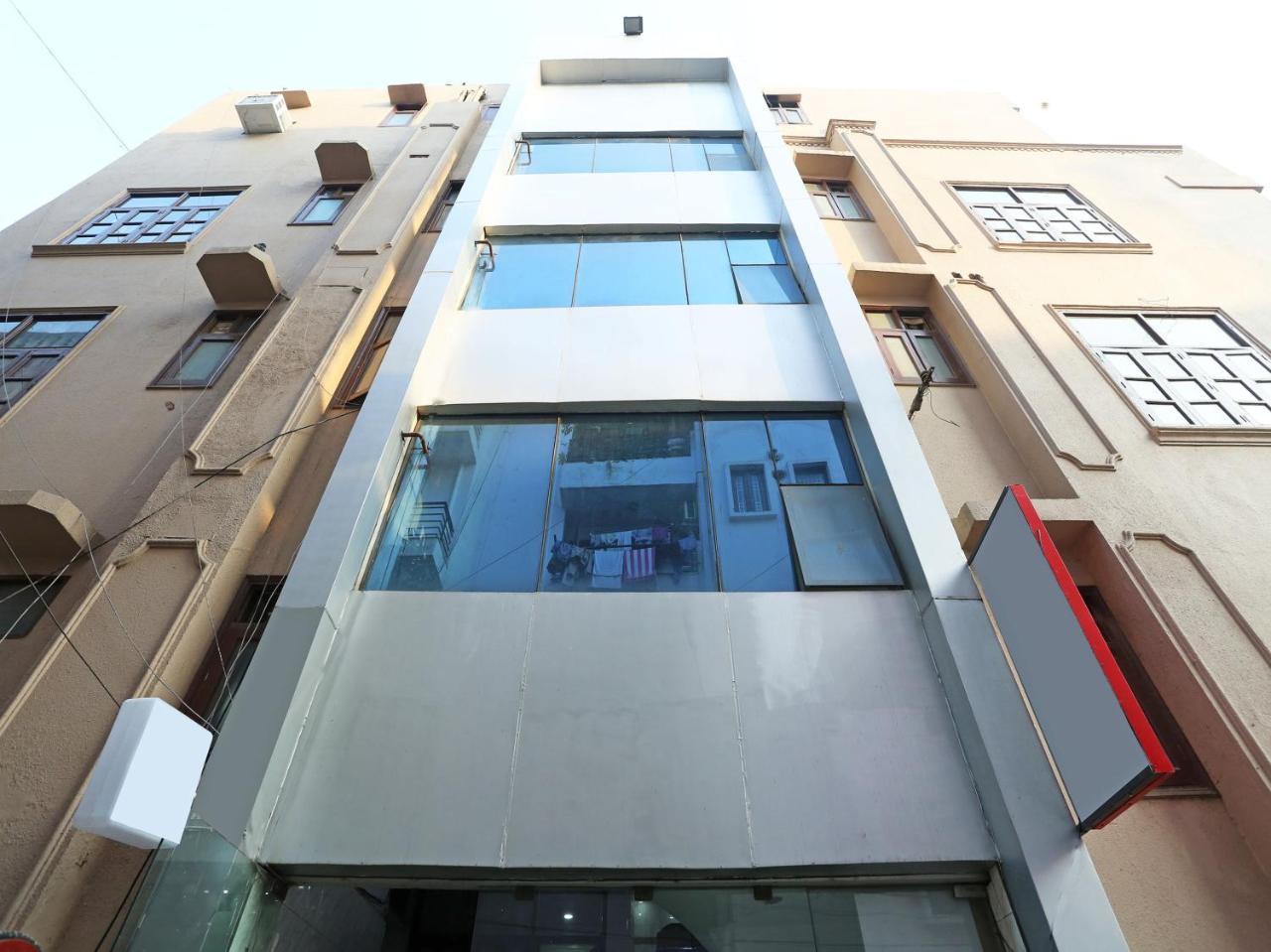 Oyo 472 Hotel Sareen Nowe Delhi Zewnętrze zdjęcie
