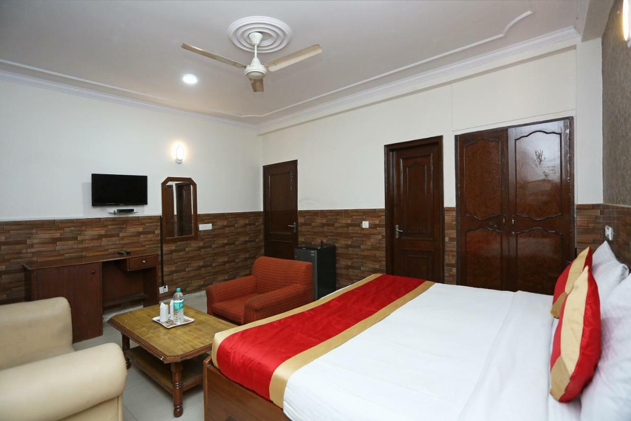 Oyo 472 Hotel Sareen Nowe Delhi Zewnętrze zdjęcie